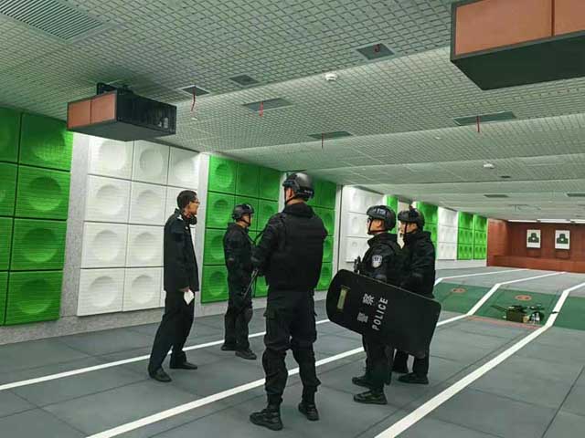 營(yíng)業(yè)性靶場(chǎng)射擊場(chǎng)驗(yàn)收/軍警專業(yè)射擊場(chǎng)打靶場(chǎng)驗(yàn)收/公安局槍彈庫驗(yàn)收 我國(guó)營(yíng)業(yè)性射擊場(chǎng)/實(shí)彈射擊館/射擊俱樂部這個(gè)行業(yè)都是先建驗(yàn)收合格后批證,公安部文件明確指出要求有資質(zhì)的第三方機(jī)構(gòu)來驗(yàn)收,公安部正在起草準(zhǔn)備發(fā)布的營(yíng)業(yè)性射擊場(chǎng)安全防范要求行業(yè)標(biāo)準(zhǔn)要求:安全防范系統(tǒng)竣工后,應(yīng)按GB50348的相關(guān)規(guī)定進(jìn)行系統(tǒng)檢驗(yàn)和驗(yàn)收,并定期復(fù)檢,復(fù)檢周期應(yīng)不超過3年,系統(tǒng)檢驗(yàn)應(yīng)由具備相應(yīng)檢測(cè)能力的第三方檢測(cè)機(jī)構(gòu)實(shí)施。第三方檢測(cè)機(jī)構(gòu)按照《射擊場(chǎng)所安全檢測(cè)表》各項(xiàng)標(biāo)準(zhǔn)來驗(yàn)收,如果驗(yàn)收不合會(huì)要求整改,驗(yàn)收合格后會(huì)出具一個(gè)檢測(cè)報(bào)告。 中國(guó)兵工學(xué)會(huì)軍工安防與應(yīng)急產(chǎn)業(yè)中心下屬的北京中安華衛(wèi)技術(shù)中心是目前行業(yè)內(nèi)具有射擊場(chǎng)靶場(chǎng)驗(yàn)收的第三方檢測(cè)能力及資質(zhì)的機(jī)構(gòu)。北京中安華衛(wèi)技術(shù)中心具有《軍工安防與應(yīng)急企業(yè)設(shè)計(jì)制造施工維護(hù)能力》一級(jí)等級(jí)資質(zhì),并且是《中國(guó)兵工學(xué)會(huì)發(fā)布:T/COS0012018槍械射擊館及半封閉射擊場(chǎng)水平評(píng)估標(biāo)準(zhǔn)》的起草發(fā)布單位,也是《公安部即將發(fā)布的營(yíng)業(yè)性射擊場(chǎng)安全防范要求行業(yè)標(biāo)準(zhǔn)》的送審稿評(píng)審單位。北京中安華衛(wèi)技術(shù)中心負(fù)責(zé)驗(yàn)收的技術(shù)人員均具有軍工安防與應(yīng)急從業(yè)人員高級(jí)工程師職稱證書,其中包括部隊(duì)退役的狙擊手、公安部退休的槍彈鑒定專家、部隊(duì)退休的軍品質(zhì)量檢測(cè)驗(yàn)收專職人員,都從事過射擊場(chǎng)打靶場(chǎng)的設(shè)計(jì)建設(shè)、報(bào)靶設(shè)備的研發(fā)生產(chǎn)、靶場(chǎng)安全防護(hù)裝修、槍彈彈道軌跡鑒定、槍彈痕跡檢驗(yàn)鑒定;并且擁有中國(guó)兵工學(xué)會(huì)輕武器專業(yè)委員會(huì)委員、公安部槍彈檢驗(yàn)鑒定專家、軍隊(duì)輕武器研發(fā)生產(chǎn)技術(shù)專家若干名。 北京中安華衛(wèi)技術(shù)中心受各地公安局、部隊(duì)、營(yíng)業(yè)性射擊場(chǎng)委托,已經(jīng)為許多單位新建射擊場(chǎng)打靶場(chǎng)進(jìn)行過驗(yàn)收評(píng)審;首先派遣專業(yè)工程師先赴委托單位進(jìn)行實(shí)地現(xiàn)場(chǎng)勘查,進(jìn)行各種數(shù)據(jù)測(cè)量、防彈材料檢驗(yàn)、團(tuán)體行業(yè)標(biāo)準(zhǔn)核對(duì)、實(shí)彈安全測(cè)試等;再組織行業(yè)專家進(jìn)行勘驗(yàn)結(jié)果評(píng)審,由評(píng)審專家組出具驗(yàn)收評(píng)審報(bào)告,并依據(jù)靶場(chǎng)射擊場(chǎng)評(píng)估結(jié)果頒發(fā)對(duì)應(yīng)的等級(jí)證書。為建設(shè)單位提供了安全可靠的第三方檢驗(yàn)結(jié)論,出具了權(quán)威的檢測(cè)報(bào)告,有效保證了靶場(chǎng)射擊場(chǎng)的安全性,嚴(yán)格的保障了槍彈的安全管理,科學(xué)的服務(wù)于軍警民的各類輕武器射擊訓(xùn)練場(chǎng)所。 針對(duì)全國(guó)各地營(yíng)業(yè)性靶場(chǎng)射擊場(chǎng)驗(yàn)收、軍警專業(yè)射擊場(chǎng)打靶場(chǎng)驗(yàn)收、公安局槍彈庫驗(yàn)收服務(wù),上門勘驗(yàn)、業(yè)內(nèi)專家評(píng)審、出具驗(yàn)收?qǐng)?bào)告、頒發(fā)靶場(chǎng)射擊場(chǎng)評(píng)估級(jí)別證書,歡迎來電垂詢。 聯(lián)系方式: 010-56526012 、56526048 、56526050 中國(guó)中國(guó)兵工學(xué)會(huì)軍工安防與應(yīng)急產(chǎn)業(yè)中心:北京市海淀區(qū)車道溝10號(hào)院 北京中安華衛(wèi)技術(shù)中心地址:北京市亦莊開發(fā)區(qū)經(jīng)海六路一號(hào)院尖子班C9獨(dú)棟